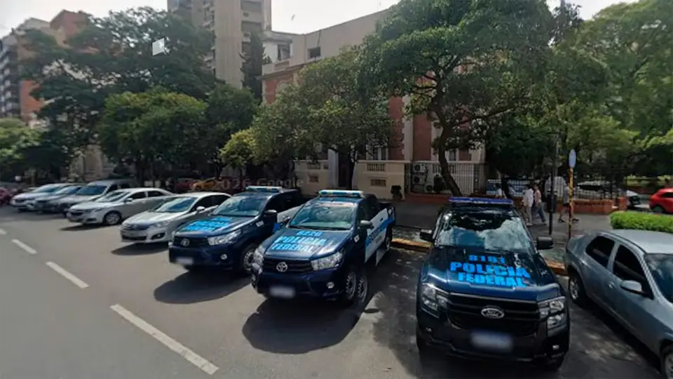 Dos policías federales detenidos en Córdoba por simular allanamiento y robar $30 millones