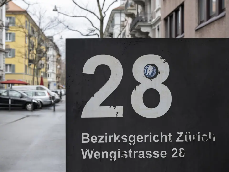Zurich Police Officer in Court: Violence Against Bound Detainee in October 2023