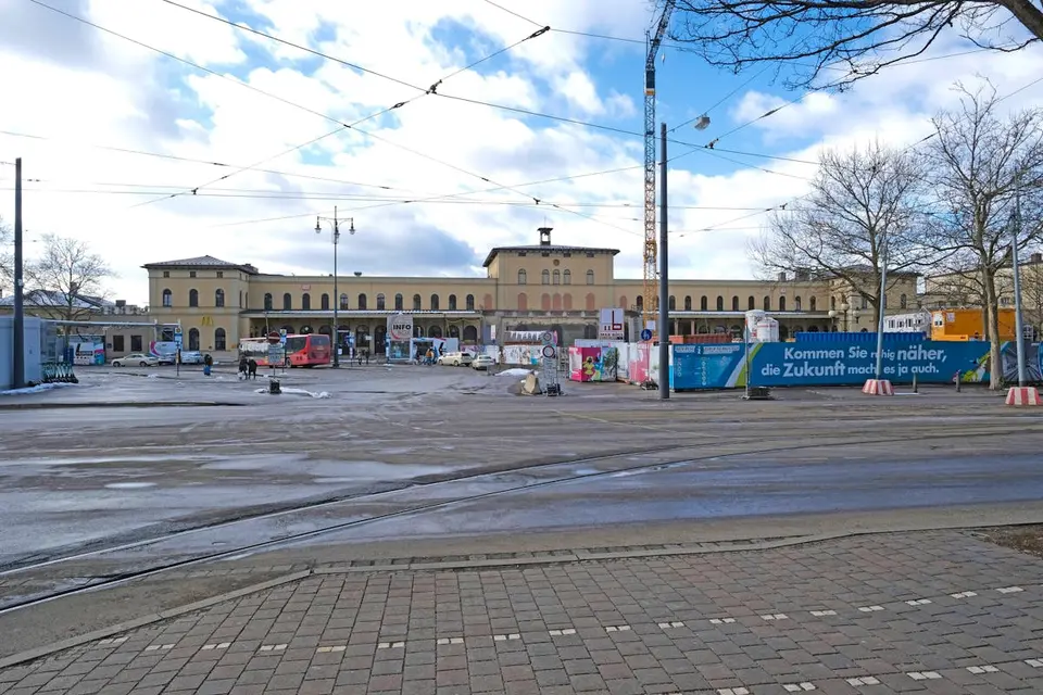 Explosion vor türkischem Juwelier am Augsburger Hauptbahnhof – zwei Verletzte