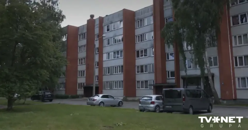 Kauguros aizturēta sieviete, kas, iespējams, nogalinājusi un sagriezusi tēvu