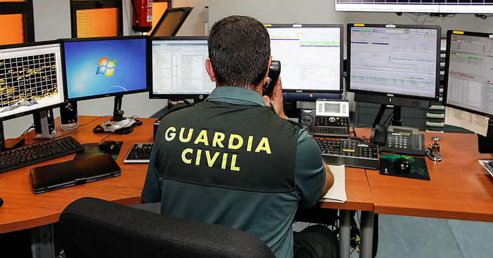 Man arrested in Tenerife for stealing gold chain with punch blows outside jewellery shop