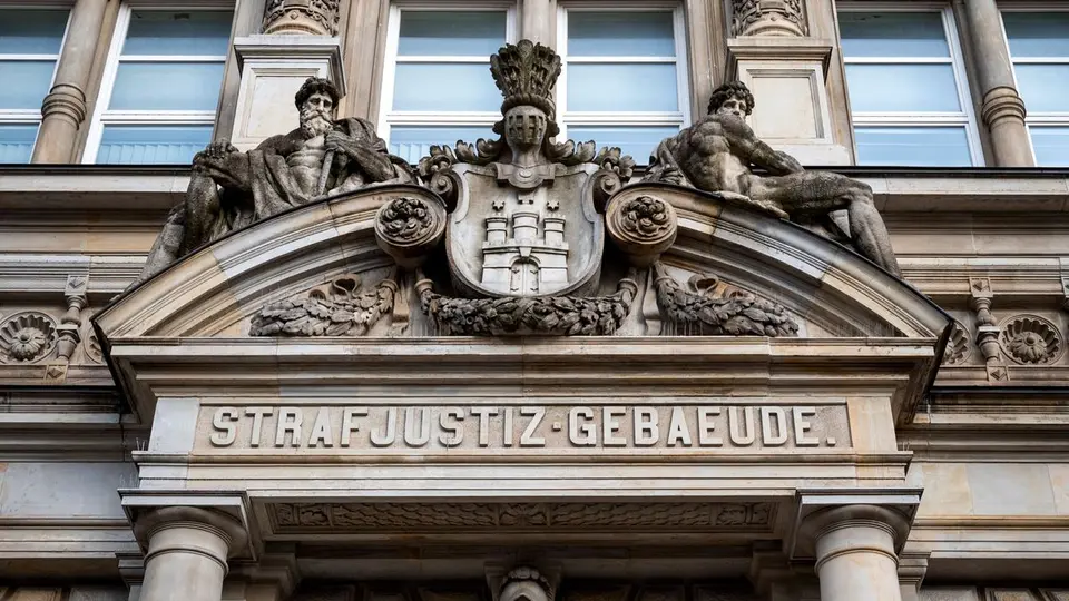 Hamburg Regional Court sentences 18-year-old to four and a half years youth custody