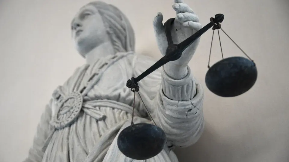Mort d'Ismaïl dans un ascenseur à Argenteuil : technicien condamné à 18 mois avec sursis