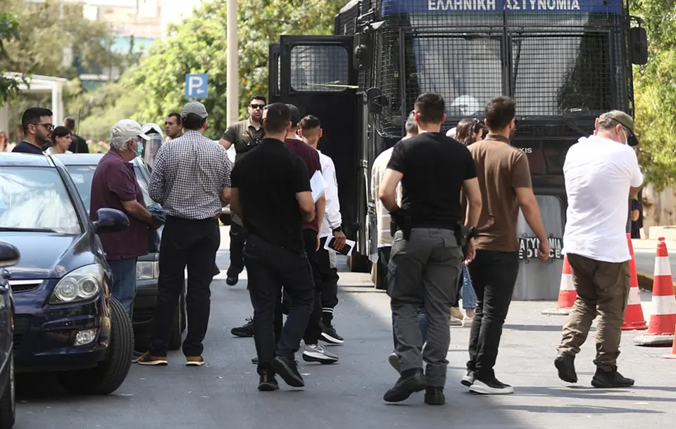 Six defendants remanded in custody over corruption network in Attica building authorities