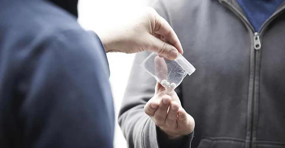 500 Ecstasy-Tabletten aus dem Darknet: Festnahme in Paketshop im Bezirk Ried