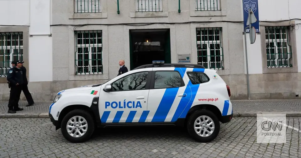 Dois detidos com cinco quilos de haxixe, arma e 10 mil euros na Ameixoeira