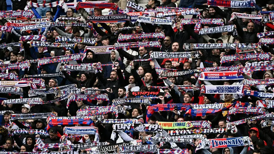 Agression raciste après un match de l'OL : SOS Racisme exige un nettoyage des tribunes