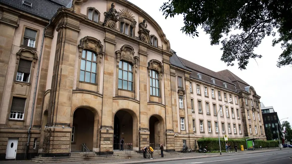 Sieben Jahre Haft: 35-Jähriger sticht auf schlafenden Stiefvater in Viersen ein
