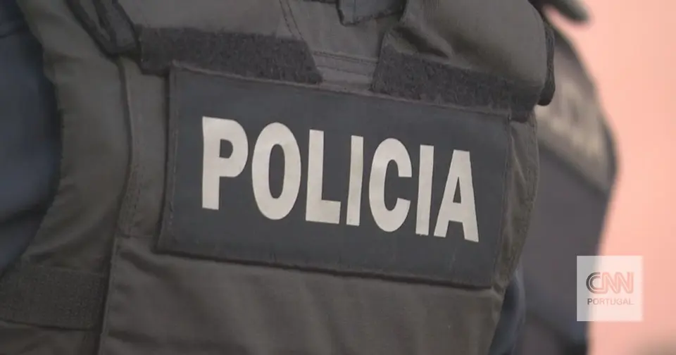 Carjacking de viatura de entregas em Rio de Mouro termina com dois detidos nas Caldas da Rainha
