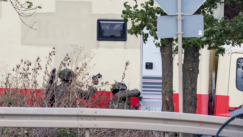 SEK storms lorry of power-supply saboteur at Hambach Forest – suspect at large
