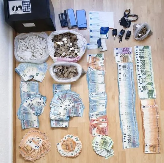 Two arrested for synthetic drug trafficking in Machico; 11 vehicles and 68,000 euros seized