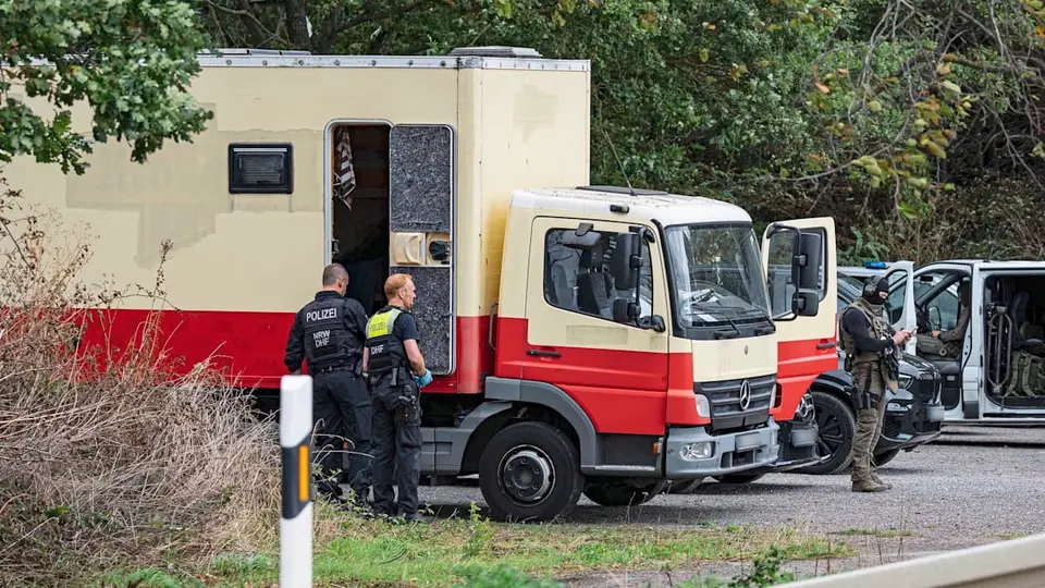 Sabotage at substations: suspect Daniel V. on the run, special forces storm vehicle in North Rhine-Westphalia