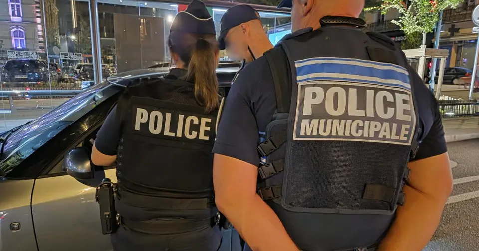Meyzieu : 63 000 € et 10 kg de drogue découverts après un stop grillé