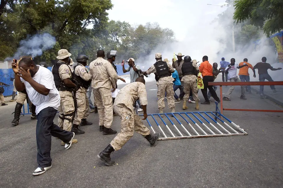 Manifestants gazés à Port-au-Prince, gangs toujours présents à Kenscoff
