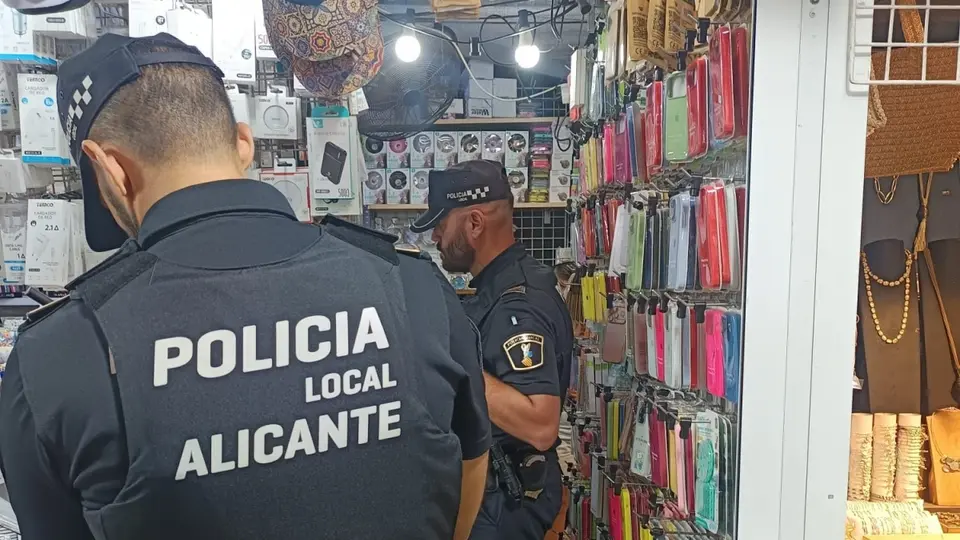 Alicante Local Police seize 50,000 counterfeit products valued at two million euros