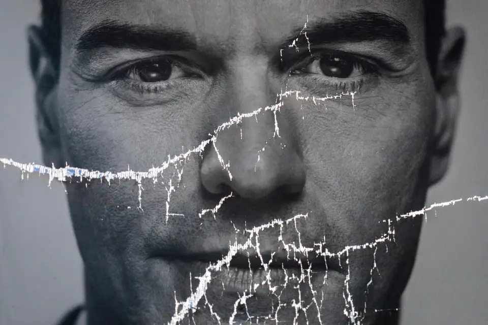 Corruption scandal surrounds Spanish Prime Minister Pedro Sánchez and his inner circle
