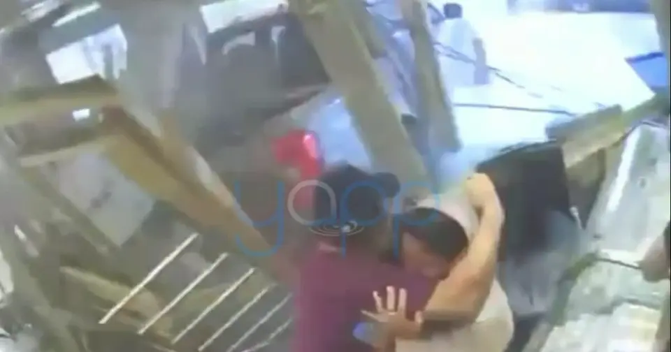 Ληστεία με αυτοκίνητο-κριάρι σε κοσμηματοπωλείο στο Μπράντφορντ – ο ιδιοκτήτης τους έτρεψε σε φυγή