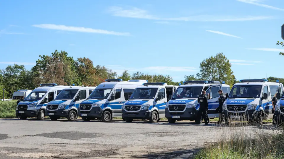 Major police operation in Hambacher Forest: sabotage suspect remains at large