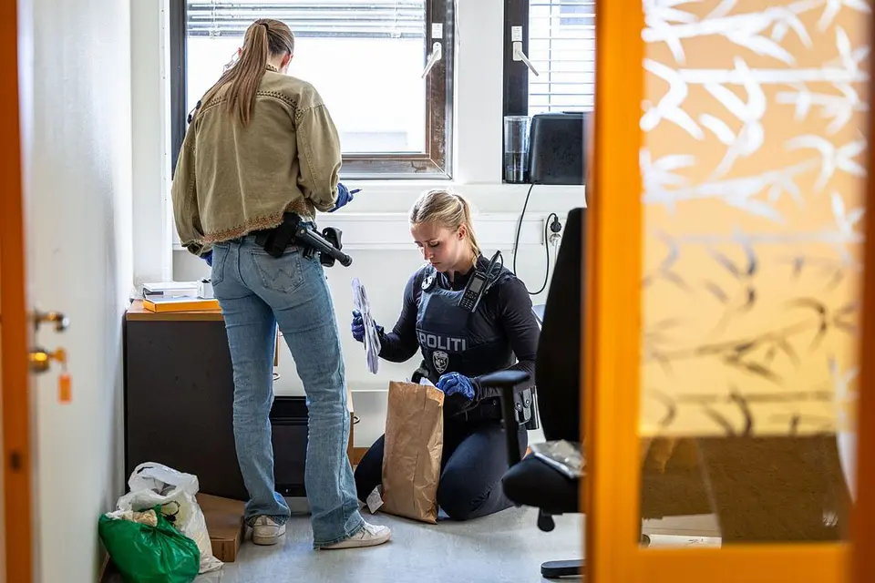 Politirazzia mod taxinetværk: Over 50 biler forsvundet og titvis millioner kroner i svindel