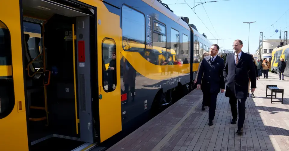 Passenger attacked ticket inspector on Latvian train and stole his bag