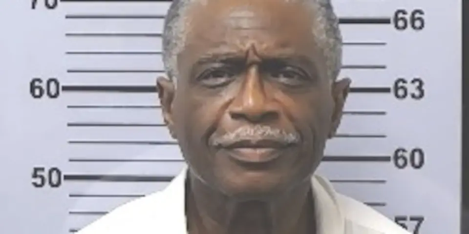 Mobile attorney Willie Huntley surrenders on first-degree theft charge over $118,000 escrow