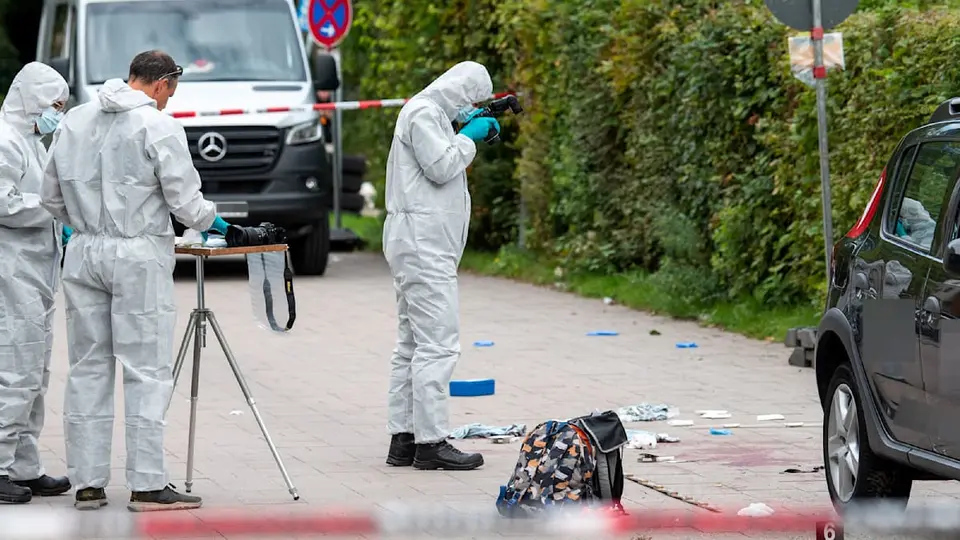 Machetenartige Schwertattacke in Ahrensburg: Reinigungskraft lebensgefährlich verletzt