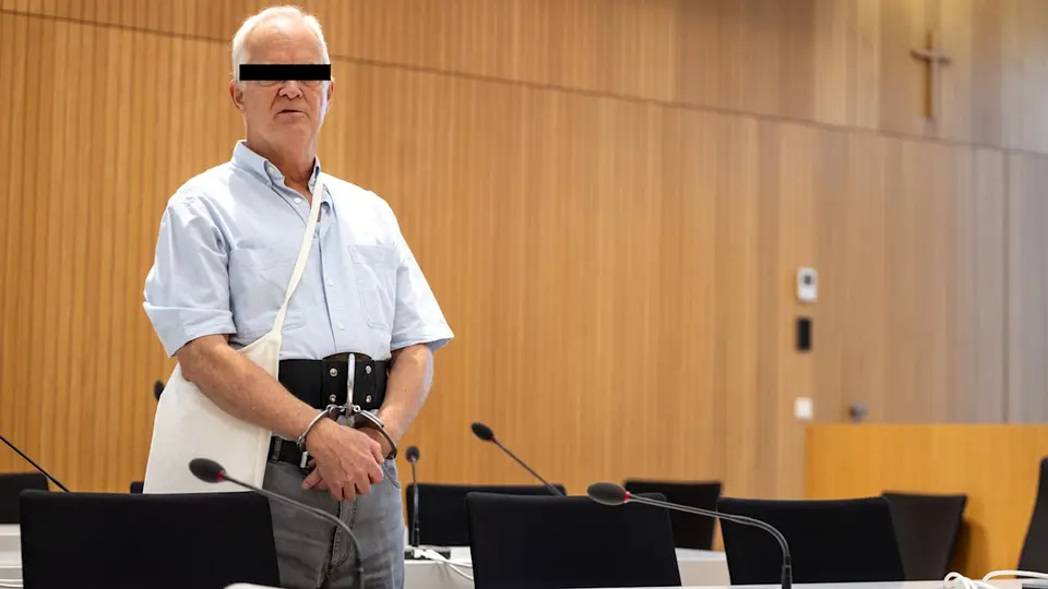 Neonazi (71) hetzt im Münchner Gerichtssaal weiter – Urteil im Oktober erwartet