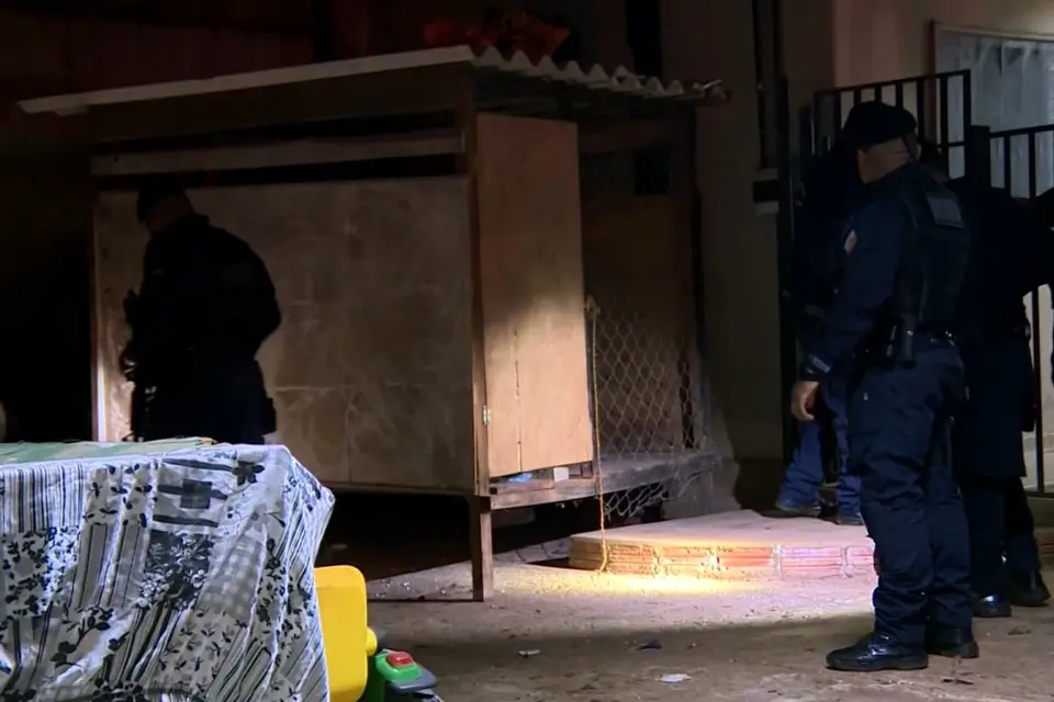 Suspeito de feminicídio em Artur Nogueira é baleado e preso escondido sob galinheiro