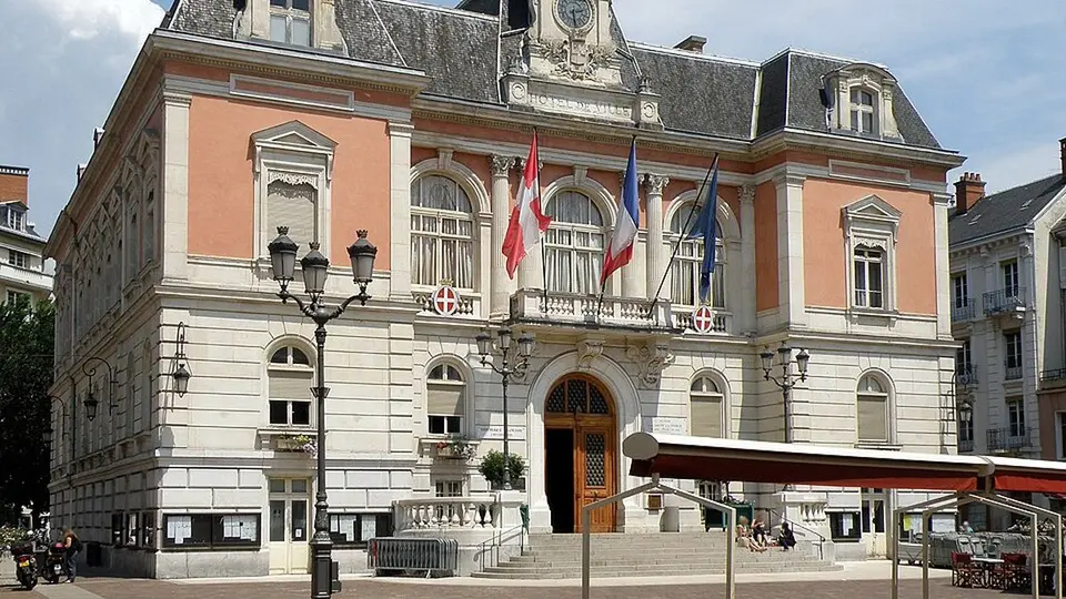 Mort d'un homme de 27 ans à Chambéry, nuit de violences urbaines en Savoie
