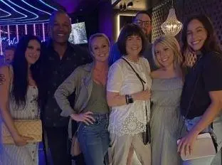 O.J. Simpson photographed with judge who sentenced him, unaware of her identity