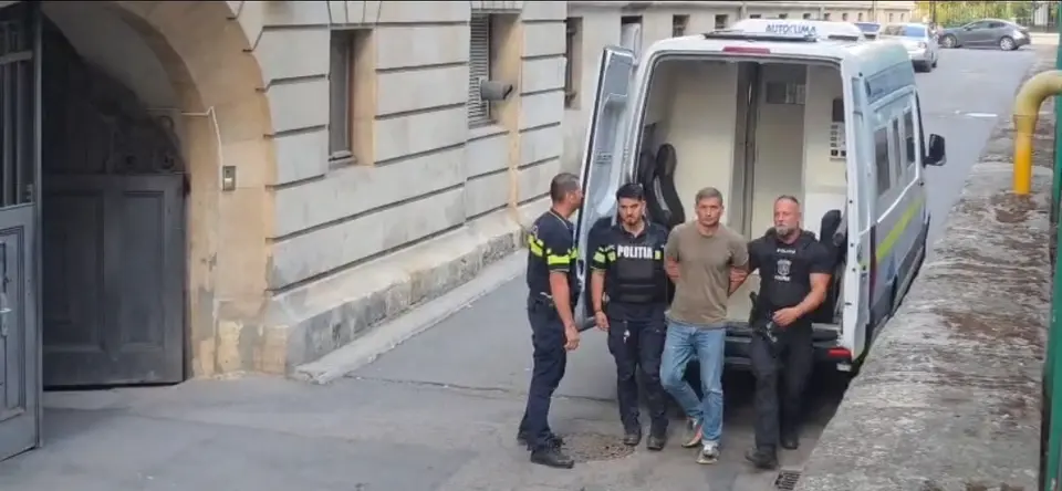 Russian citizen Ivan Kutsenko arrested for 30 days on spying charges at military bases in Cluj, Constanța and Bucharest