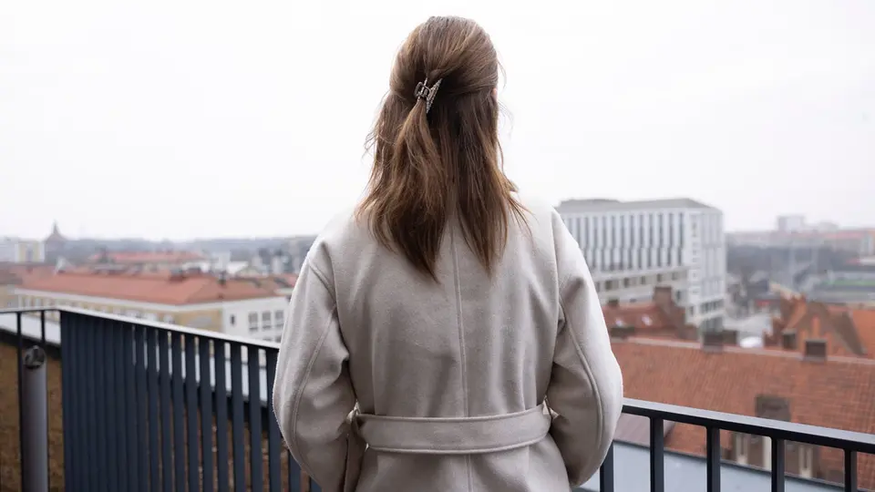 Polisman friad efter att ha kastat handfängslad 17-åring i golvet i Malmö