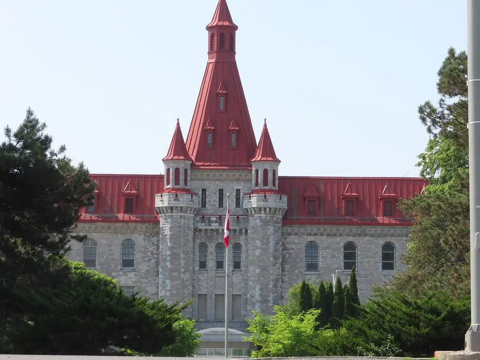 Drugs, weapons seized at Collins Bay Institution — value near $180K