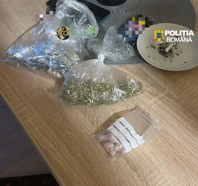 Doi hunedoreni, reținuți pentru vânzarea de substanțe cu efect psihoactiv