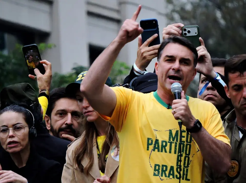 Tribunal Supremo de Brasil investiga a Flávio Bolsonaro por corrupción a semanas de las elecciones