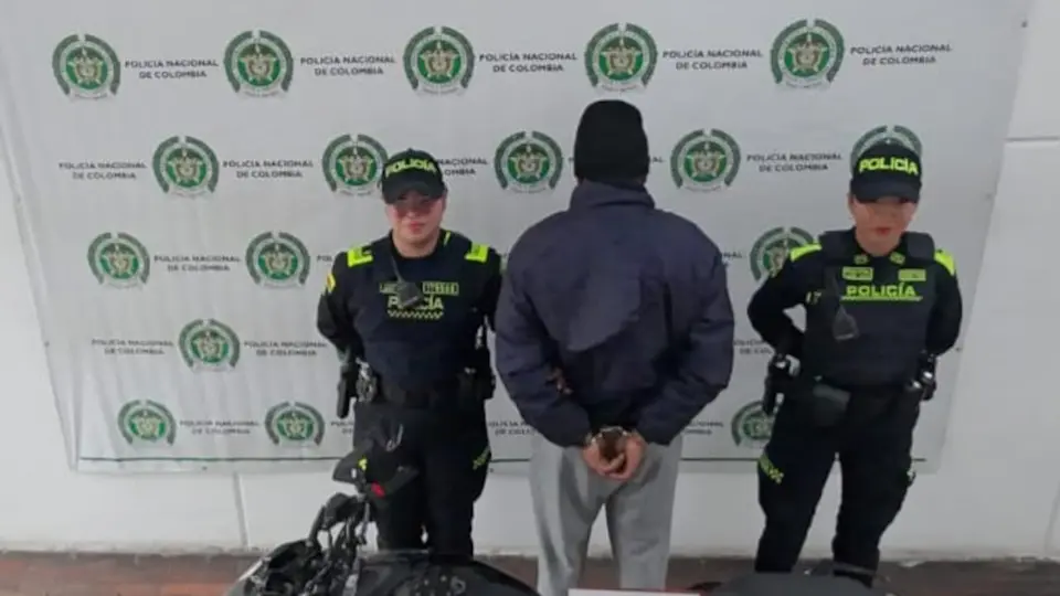 Dron de la Policía de Bogotá descubre moto robada en Ciudad Bolívar: capturado por receptación