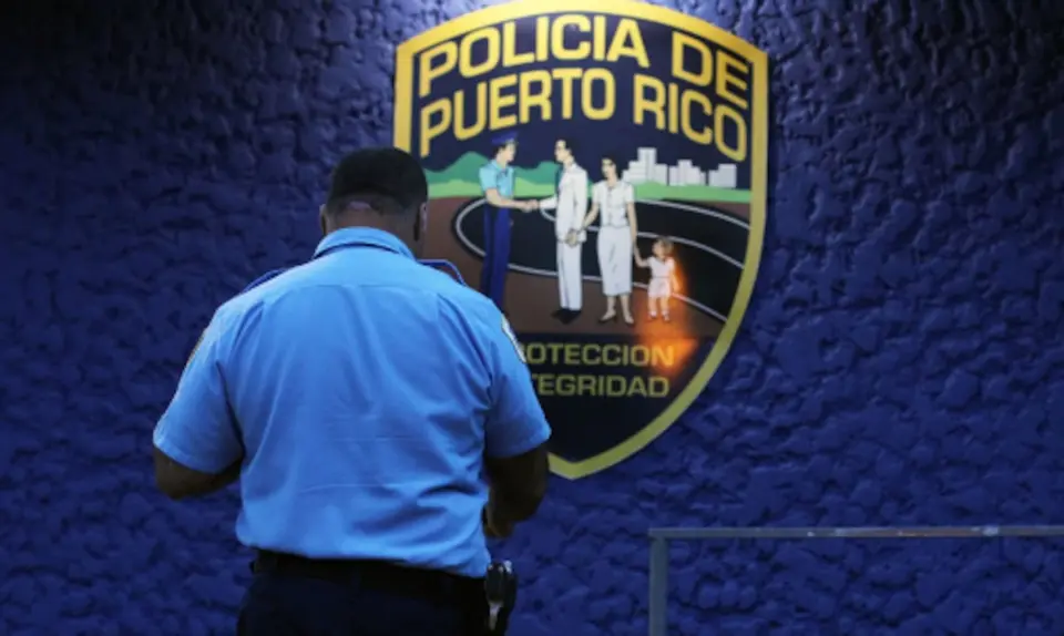 Hombre ataca con machete a su madre y sobrino en Utuado; muere baleado por policías