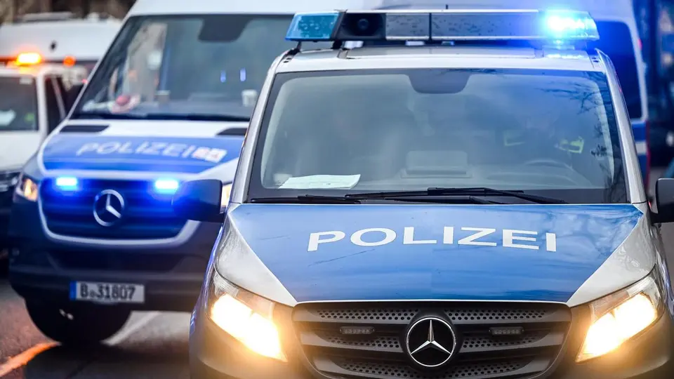 Schüsse auf Friseurgeschäft in Berlin-Tempelhof – Einschusslöcher gefunden