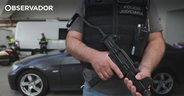 PJ prende dois estrangeiros por roubos em lojas de telemóveis em Braga e Guimarães