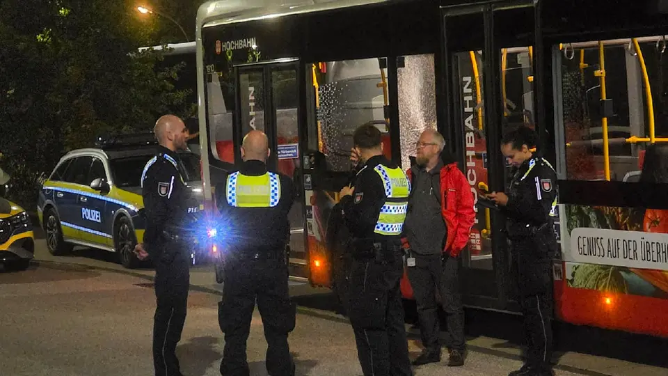 Schüsse auf Linienbus in Hamburg-Neugraben: SEK nimmt drei Jugendliche fest