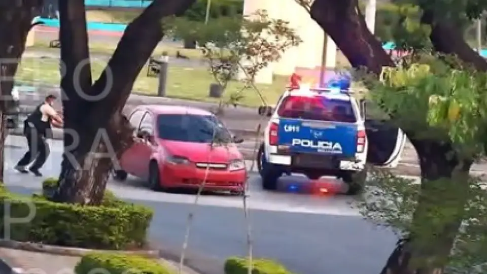 Banda de asaltantes detenida tras persecución en norte de Guayaquil; un muerto