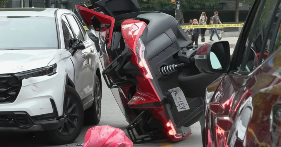 Man dies after fleeing Vancouver police in Polaris Slingshot near Jack Poole Plaza
