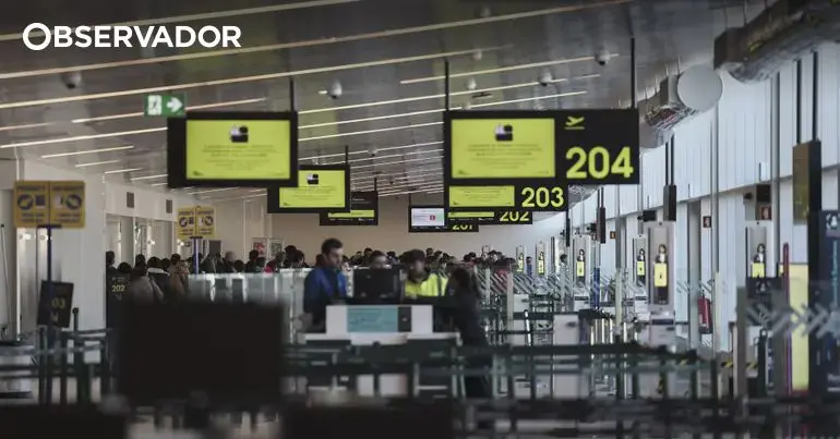 Dois funcionários do aeroporto de Lisboa detidos com 110 kg de cocaína