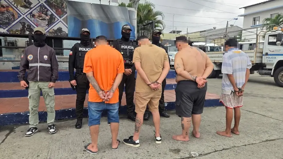 Cuatro detenidos por extorsiones de hasta $20.000 a comerciantes en Guayaquil