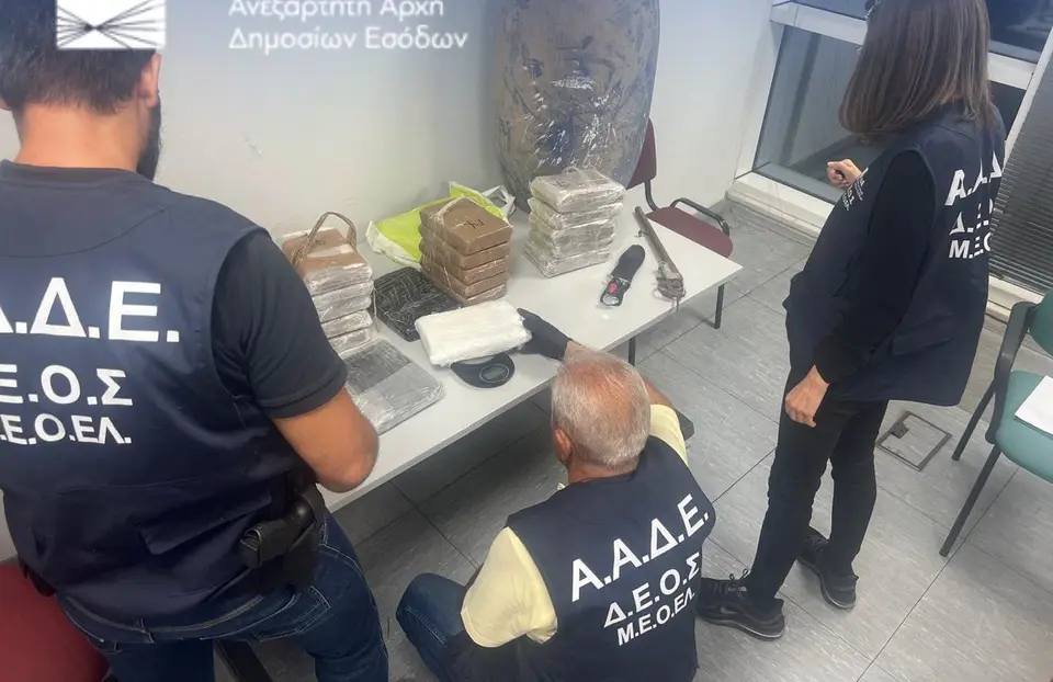 Κοκαΐνη 26,8 κιλών σε «λαγούμι» κτιρίου στην Αττική – νέα κατάσχεση ΔΕΟΣ