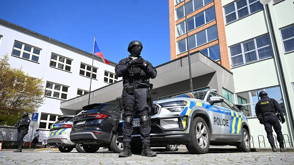 Court remands eighth suspect in arson attack on Pardubice weapons company