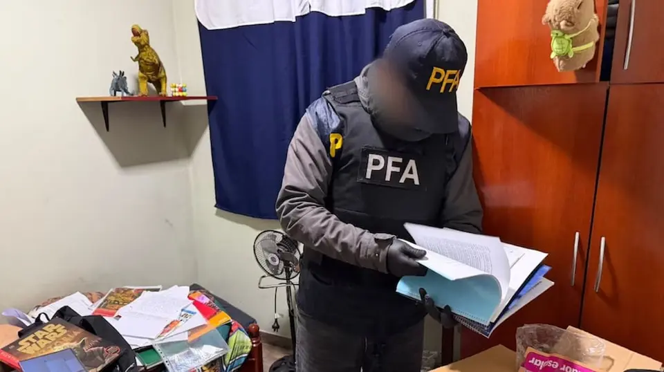 Adolescente de Quilmes planeaba ataque escolar: FBI alertó y la PFA allanó su casa