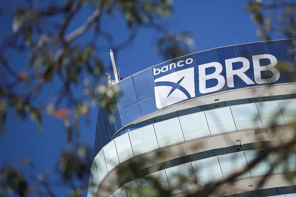 PF aponta fraude de R$ 17 bilhões entre Banco Master e BRB com documentos falsos