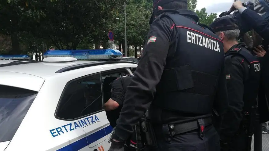 Bar owner arrested in Portugalete for selling hashish in Abaro establishment