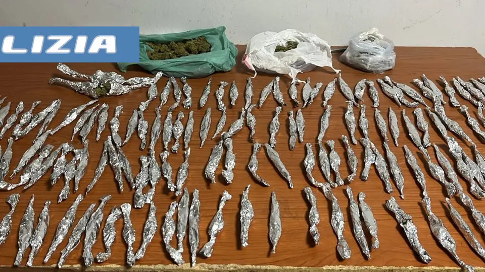 Sedicenne spacciava cocaina e marijuana agli automobilisti a Catania: arrestato